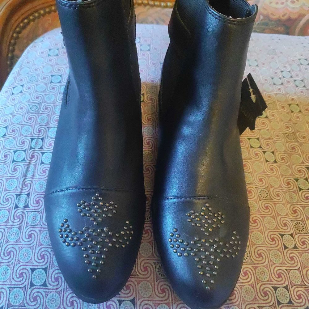 Bottines noires cuir vegan,  semelle int�rieure cuir. 75 Verneuil-sur-Seine (78)