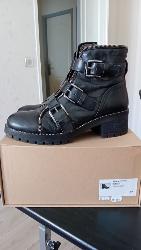 BOTTINES NOIRES MARQUE MINKA 60 Bouzonville (57)