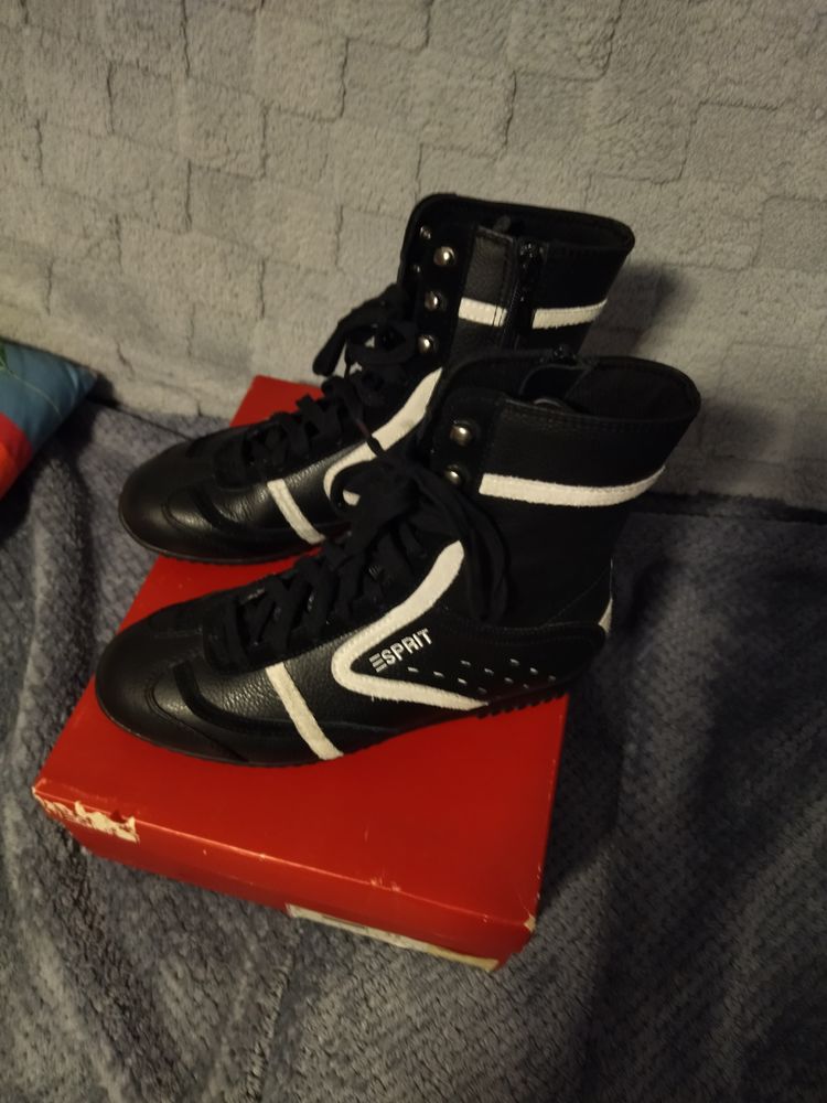 Bottines noires pointure 38 jamais port�es marque Esprit 30 Pia (66)