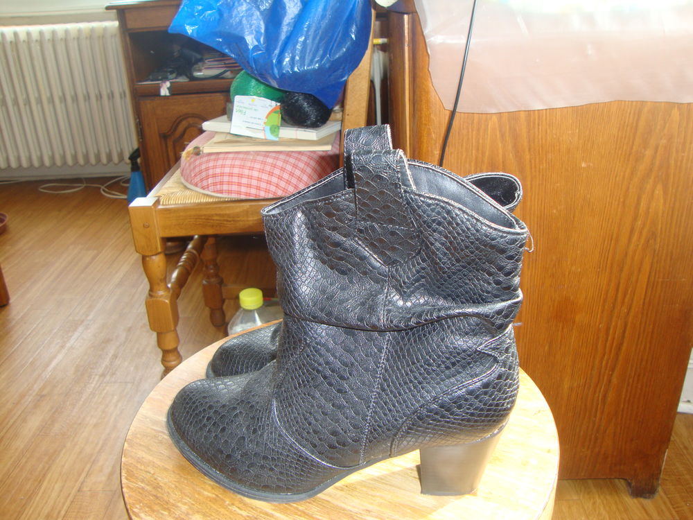 bottines noires, 10 H�ricourt (70)