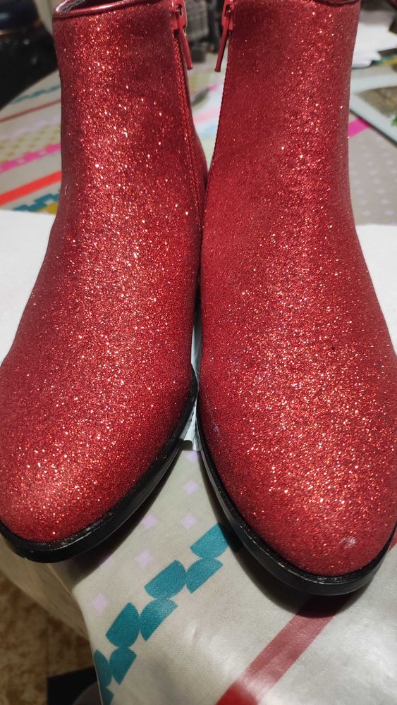 Bottines rouges belle qualit� Paillettes incrust�es. Mellow Yellow pointure 35 80 Verneuil-sur-Seine (78)