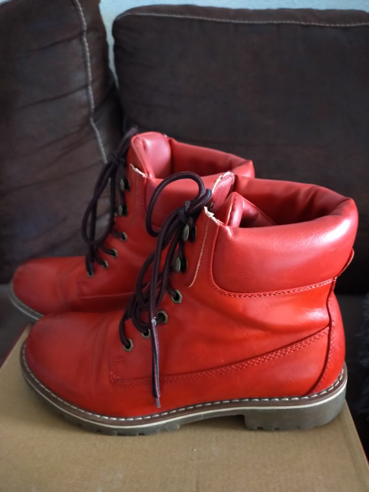 Bottines rouges 15 Nimes (30)