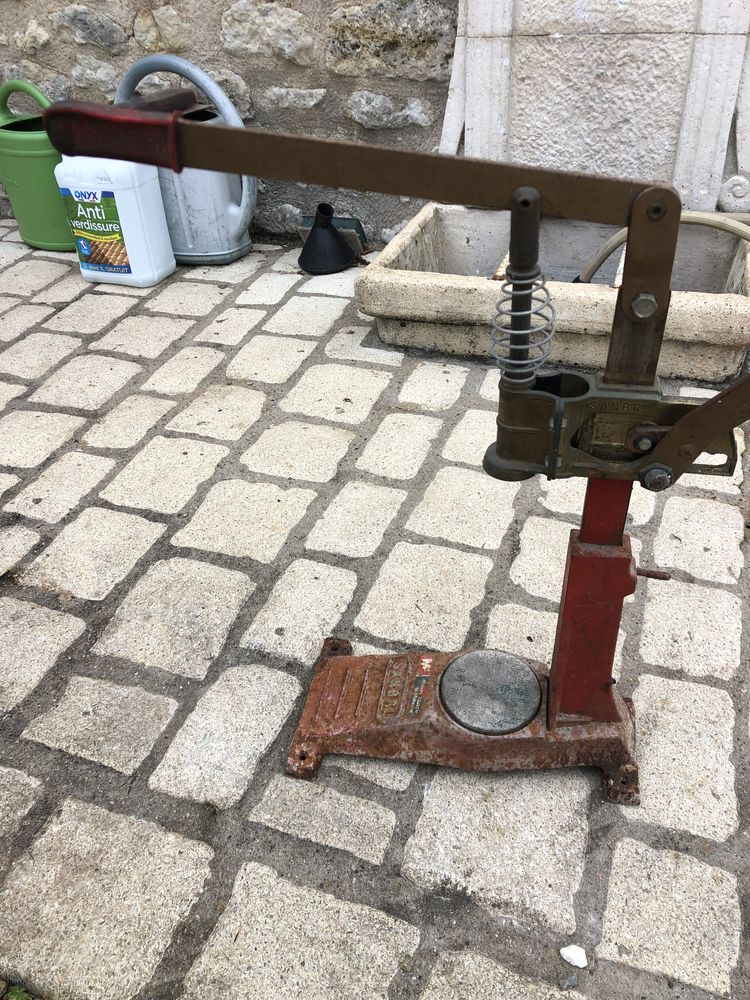 boucheur de bouteille VINTAGE
pour d�co 0 Saint-Georges-sur-Cher (41)