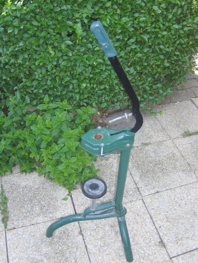 Boucheuse sur pied
haut.  1,10 m
socle 40 cm
20 Sauchy-Cauchy (62)