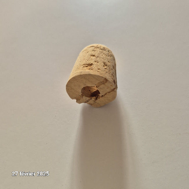 Bouchon en li�ge perc�, avec trou, neuf 1 Saumur (49)