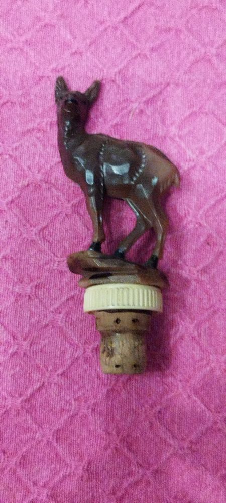 bouchon en li�ge pour bouteille, statue faon en plastique 11 �cuisses (71)