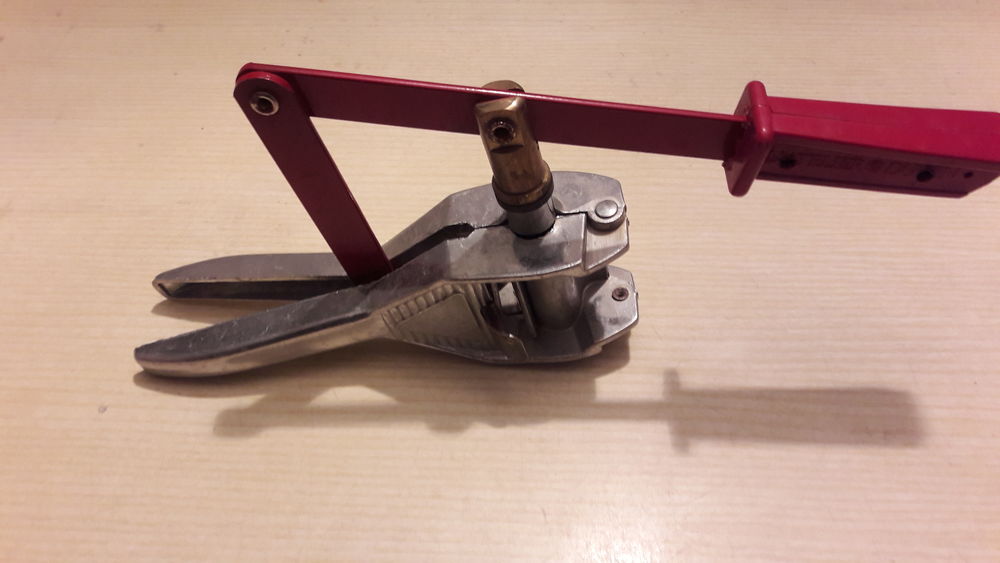 Bouchonneuse manuelle et syphon SANBRI 10 Qui�vrechain (59)