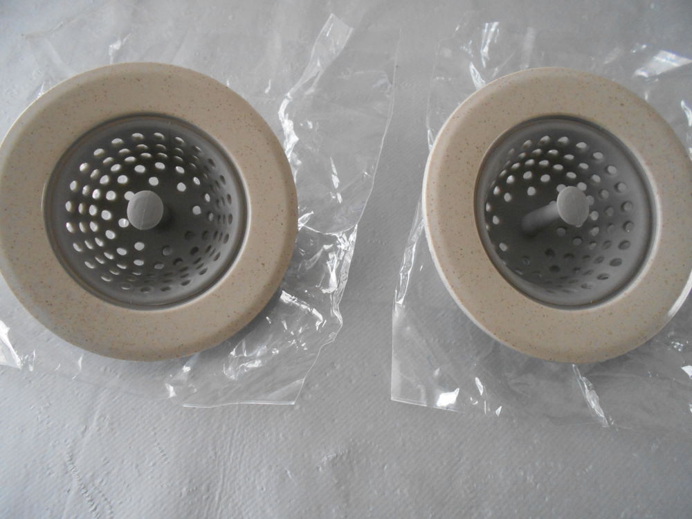 Lot de 2 bouchons d'�vier avec filtres pour d�chets, neufs. 3 Retiers (35)