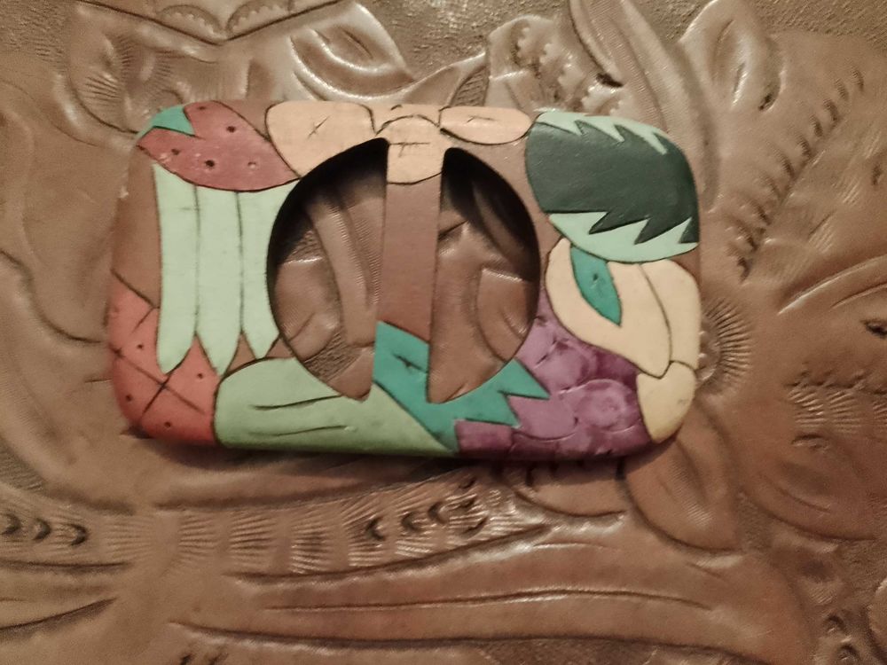 boucle de ceinture artisanal en bois peint multicolore vintage ann�es 80. 20 Carqueiranne (83)