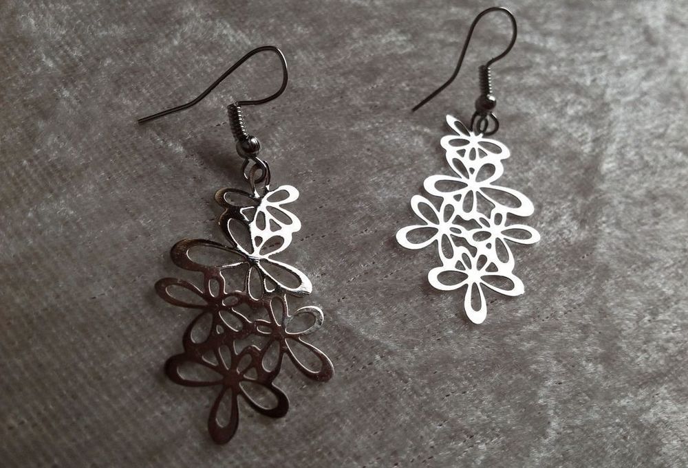 BOUCLE OREILLE ARGENT� FLEURS 3,5cm Envoi Possible
2 Tr�gunc (29)