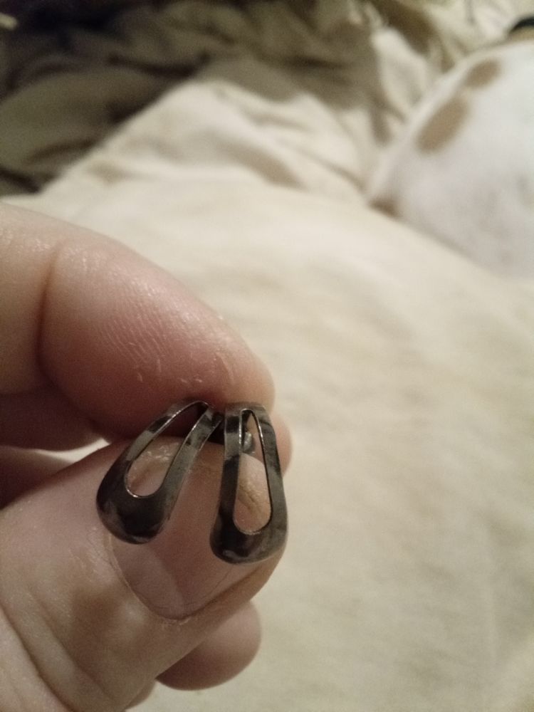 Boucle d'oreille fantaisie demi anneau couleur noir 1 Blessy (62)