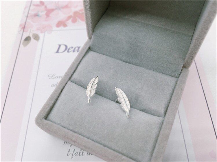 BOUCLE D OREILLE PLUME  NEUVE
5 Le Cheylas (38)