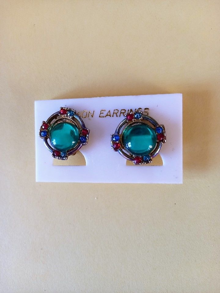 Boucles d'oreille fantaisie pierre synth�tique verte 5 Villiers (86)