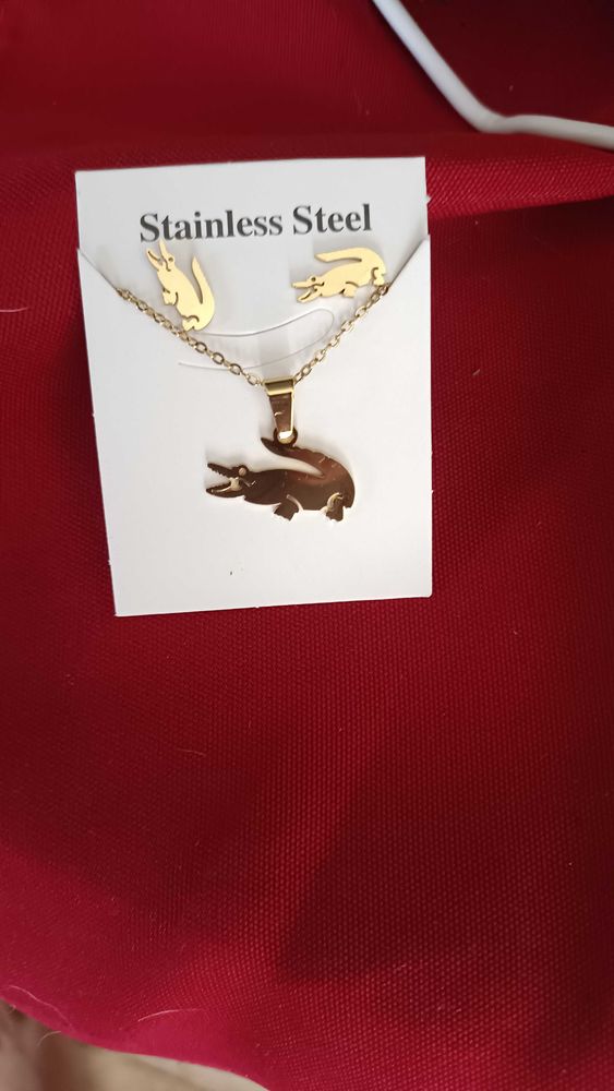 boucles d'oreilles alligator dor�es 11 Lespignan (34)