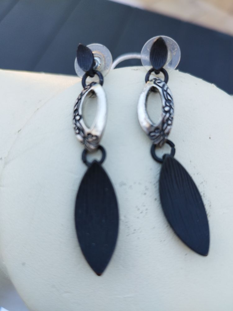 boucles d'oreilles anciennes oreilles perc�es IKITA /VINTAGE 20 �cuisses (71)