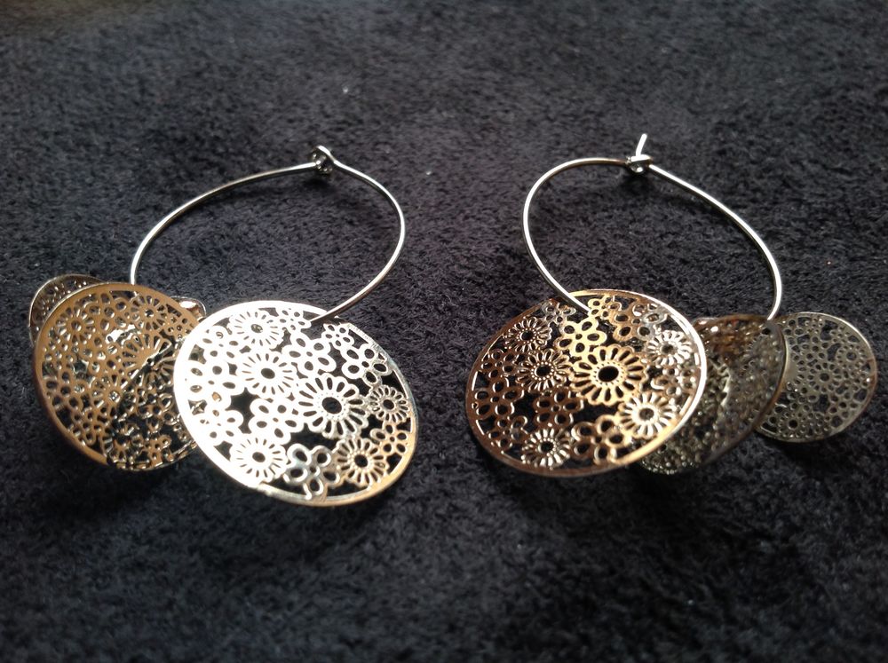 BOUCLES OREILLES ARGENT� FLEUR ANNEAU 3 TAIL Envoi Possible
2 Tr�gunc (29)