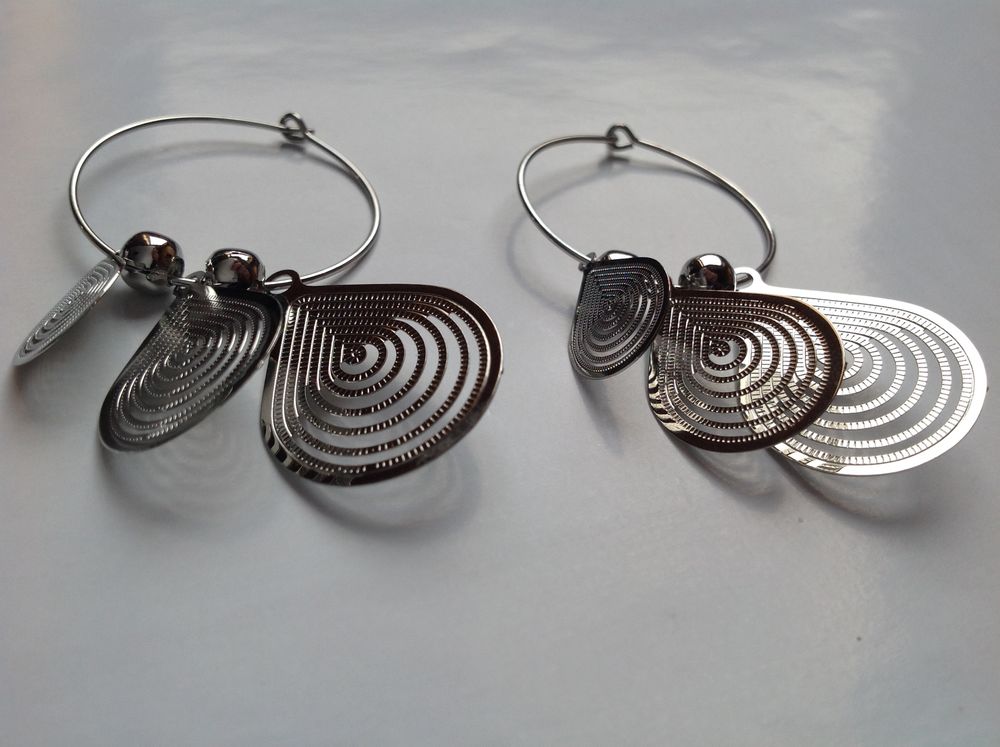 BOUCLES OREILLES ARGENT�E 3 GOUTTE Envoi Possible
2 Tr�gunc (29)