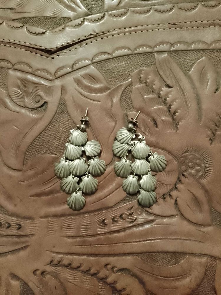 boucles d'oreilles coquilles St jacques dor�es sur m�tal dor� vintage ann�es 80. 12 Carqueiranne (83)