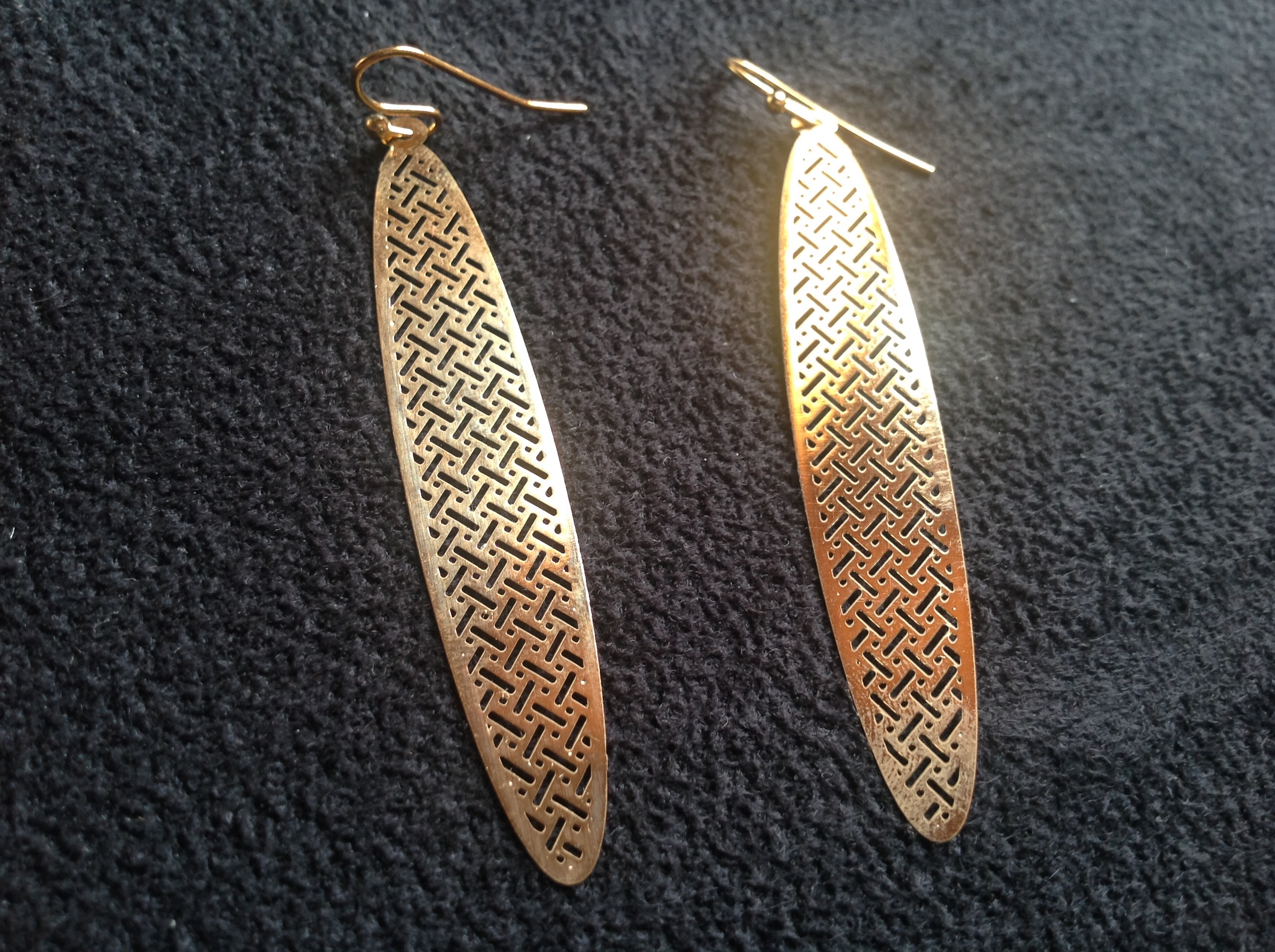 BOUCLES OREILLES DOR� PLANCHE SURF 6,3cm Envoi Possible 2 Tr�gunc (29)