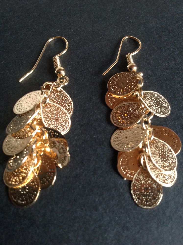 BOUCLES OREILLES DOR� AMANDE  GRAPPE  Envoi Possible
2 Tr�gunc (29)