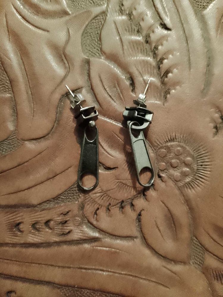 boucles d'oreilles dor�es fonc�es enfants. 2 Carqueiranne (83)