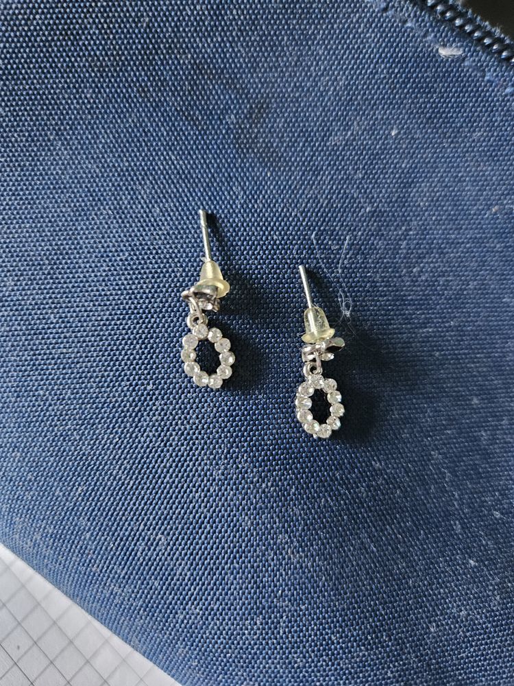 Boucles d'oreilles fines et brillantes tb �tat 5 Villars (42)