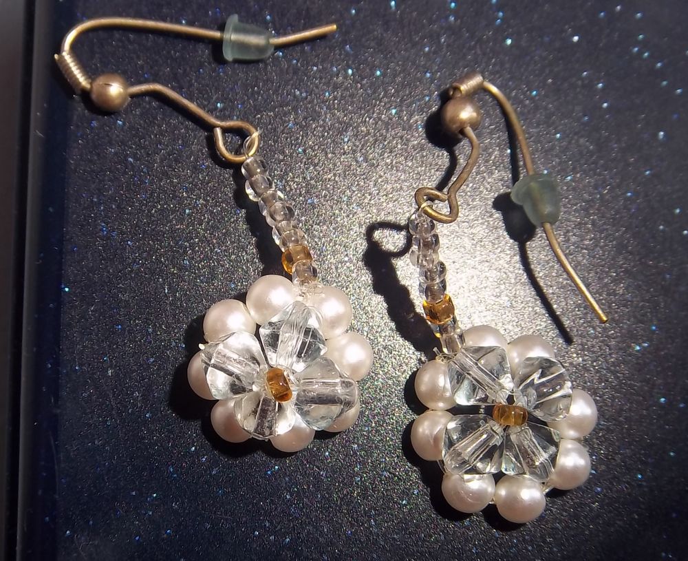 Boucles d'oreilles fleurs perles 1 Colombier-Fontaine (25)