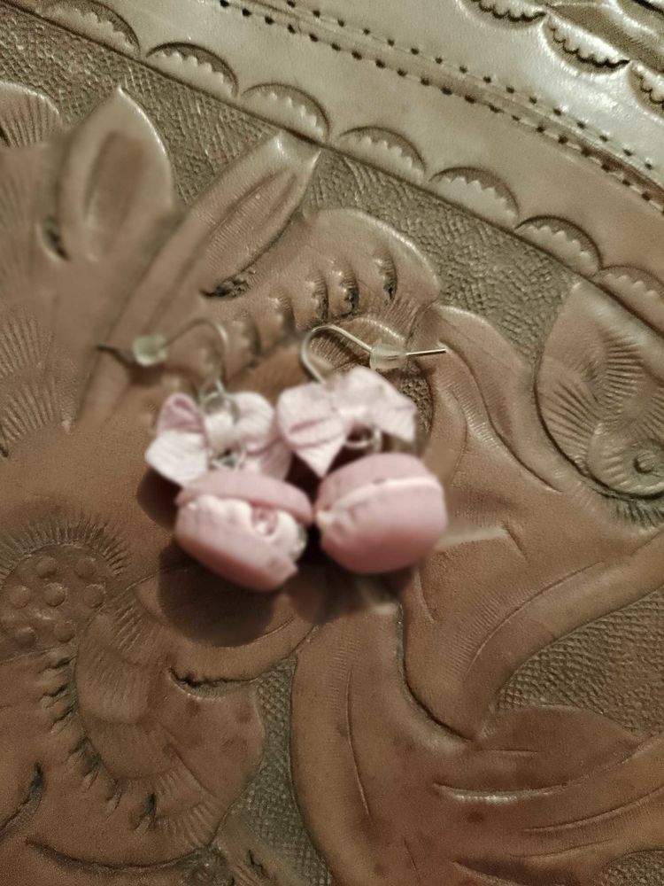 boucles d'oreilles macarons roses sur m�tal argent� enfants. 3 Carqueiranne (83)