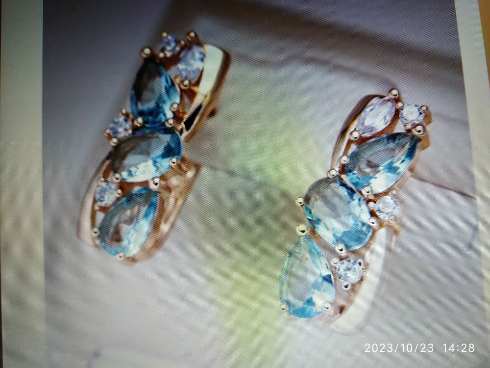 Boucles d'oreilles NEUVES en or  poin�onn�  14 K (=585) 35 Antony (92)