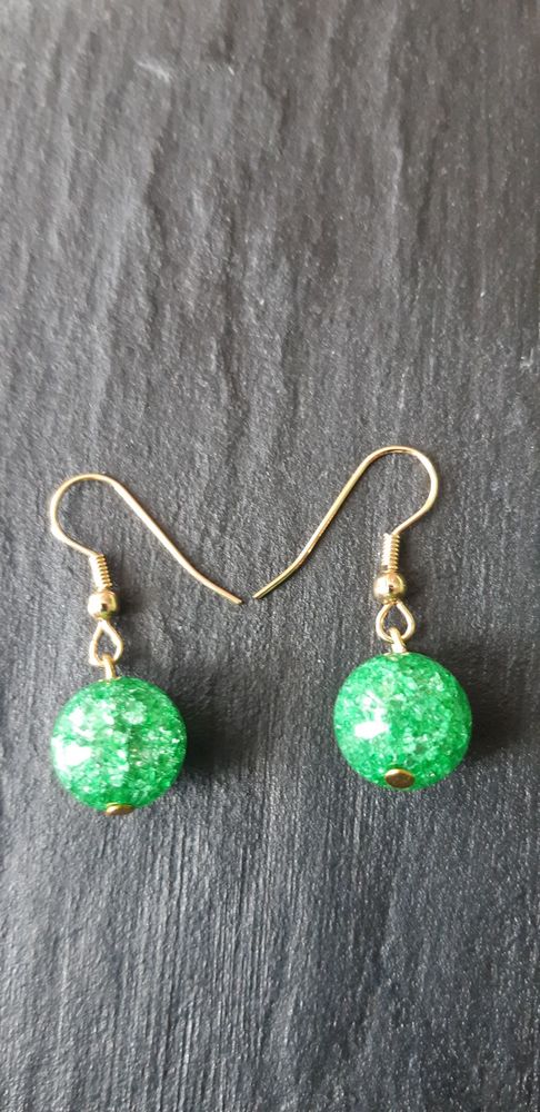 boucles d'oreilles peinte en vert 1 La Seyne-sur-Mer (83)