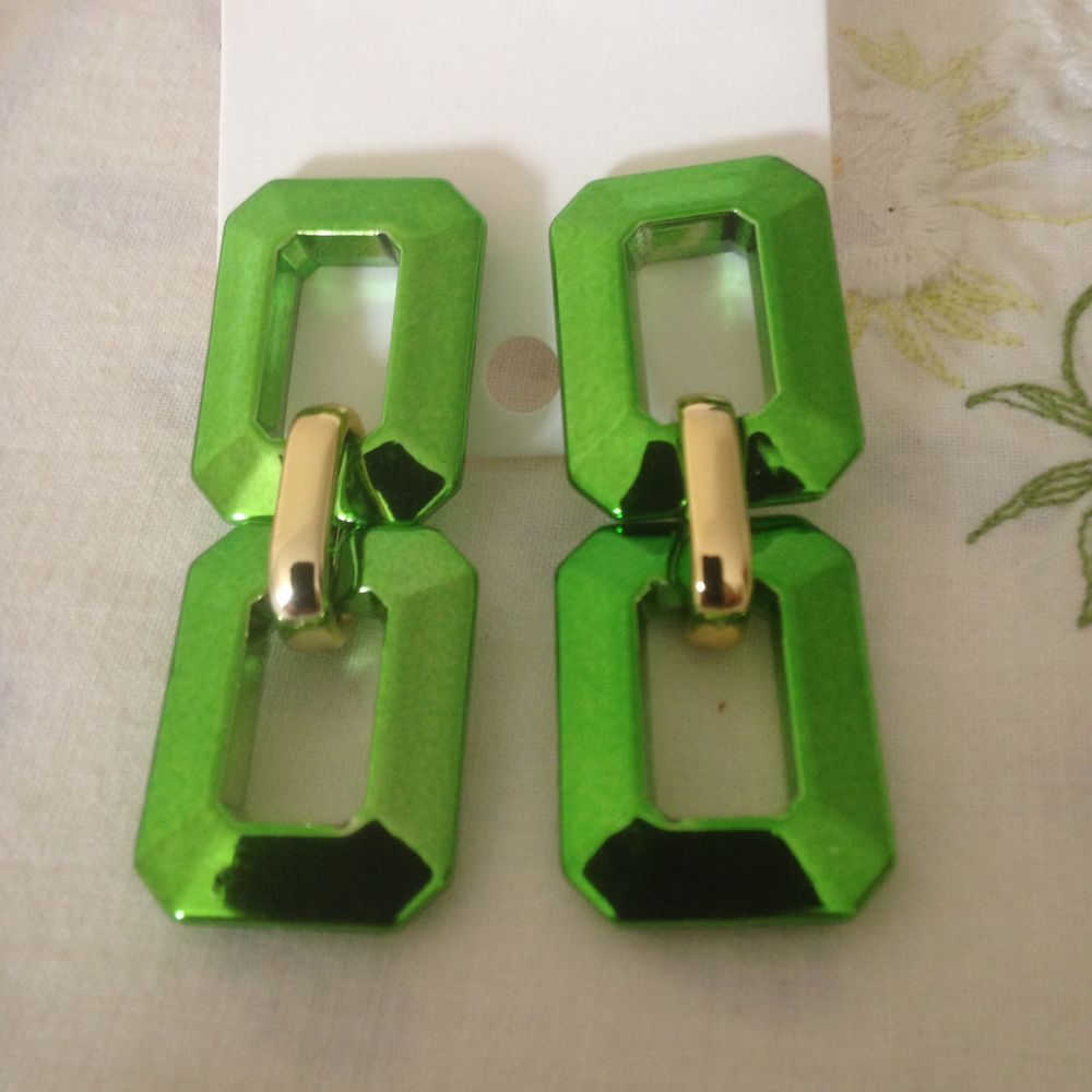 Boucles d'oreilles pendantes vert  et dor�  en acrylique 0 Bourg-en-Bresse (01)