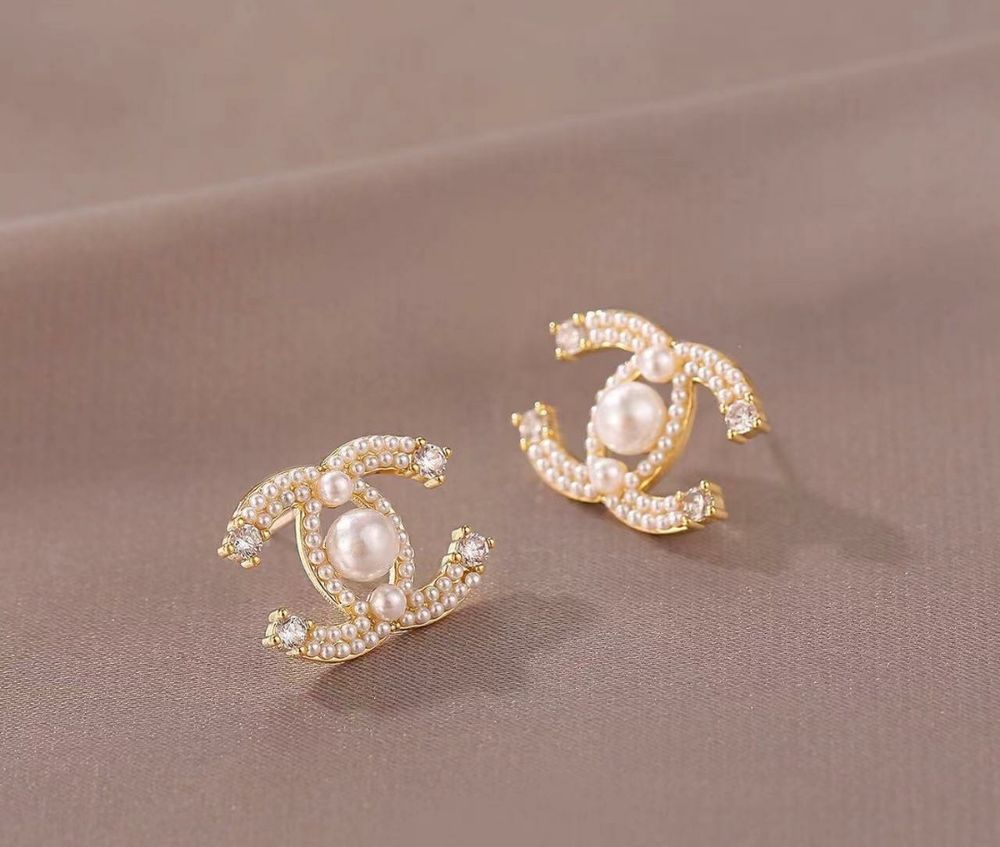 Boucles d'oreilles -puces dorées avec perle 29 Mulhouse (68)