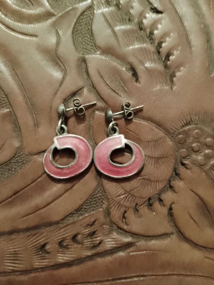 boucles d'oreilles roses en m�tal argent�. 4 Carqueiranne (83)