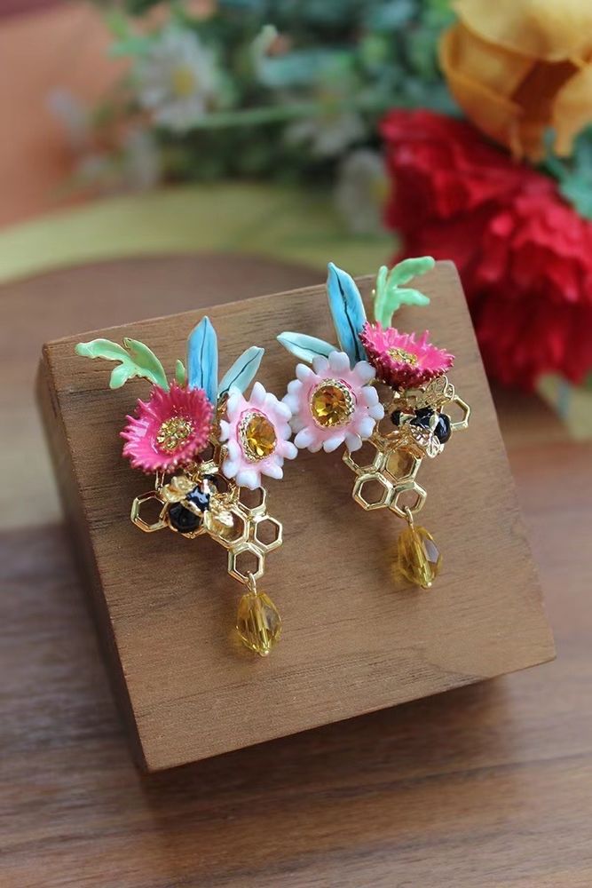 boucles d?oreilles tiges fleurs 80 Menton (06)