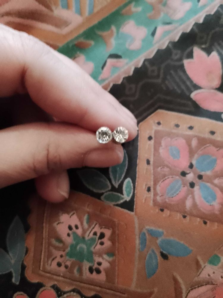 boucles d'oreilles translucides sur m�tal argent�. 4 Carqueiranne (83)