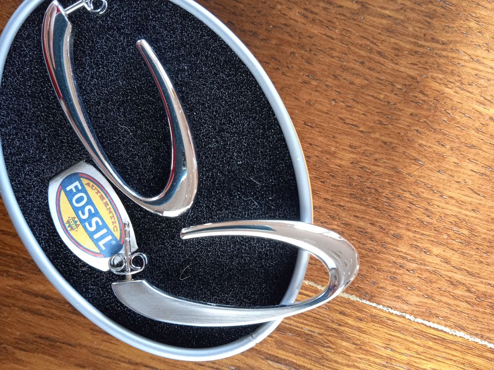 des boucles d'oreilles 25 Ciry-le-Noble (71)