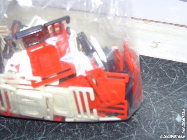 Le lot  de Boucles de plastiques neuves 5 Saint-Martin-au-La�rt (62)