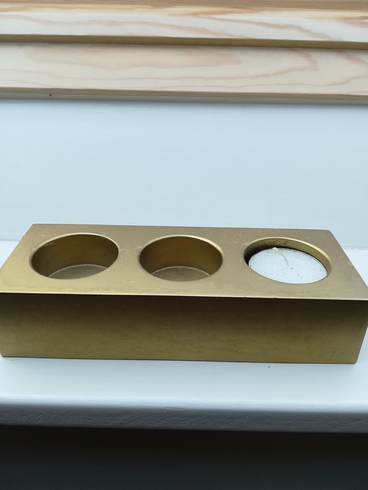 BOUGEOIR EN METAL / 3 BOUGIES   
0 Mouvaux (59)