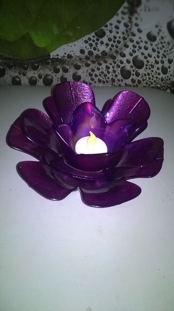 Bougeoir 
Trefle 
� 6 Feuilles  
en verre violet
14 Talange (57)