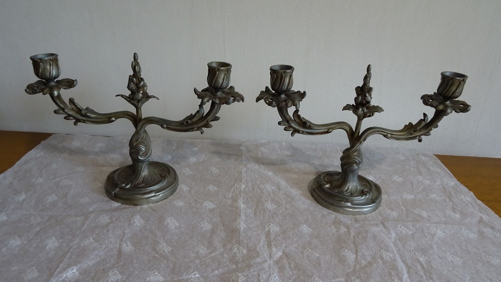 LOT DE 2 BOUGEOIRS EN BRONZE A 2 BRANCHES 50 Rubelles (77)