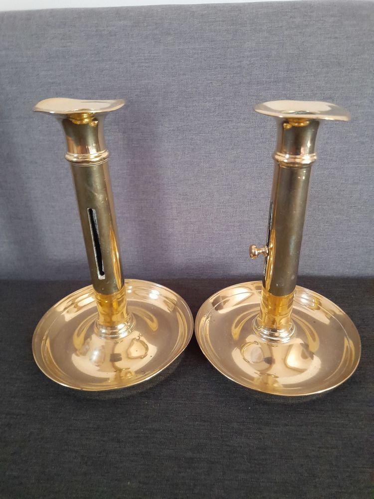 2 bougeoirs � poussoir en laiton
20 Le Thor (84)