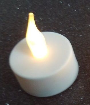 4 bougies cylindriques en plastique � pile 2.5 Beauchamp (95)