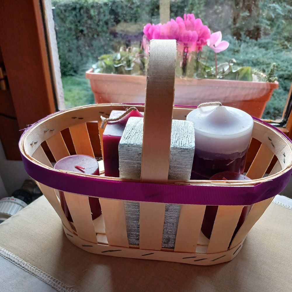 LOT de 5 BOUGIES dans petit panier bois	 9 Nevers (58)