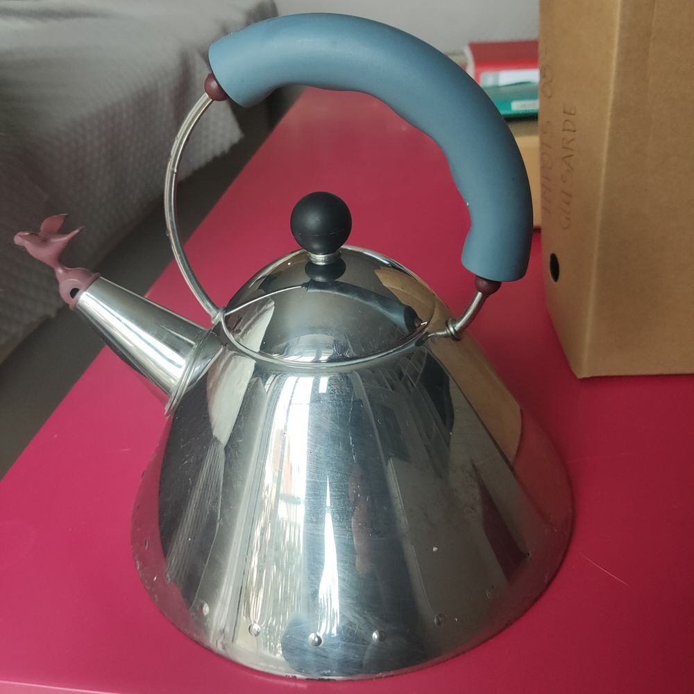 Bouilloire 1985 Michael Grave pour Alessia avec sifflet 40 Saint-Germain-en-Laye (78)