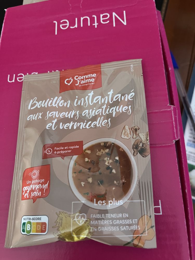 Lot 26 bouillons instantan� saveurs asiatiques vermicelles 40 La Roquebrussanne (83)