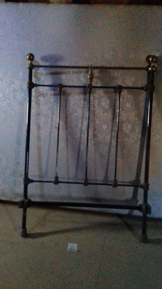 lit en fer et boule en cuivre 120 Laloub�re (65)