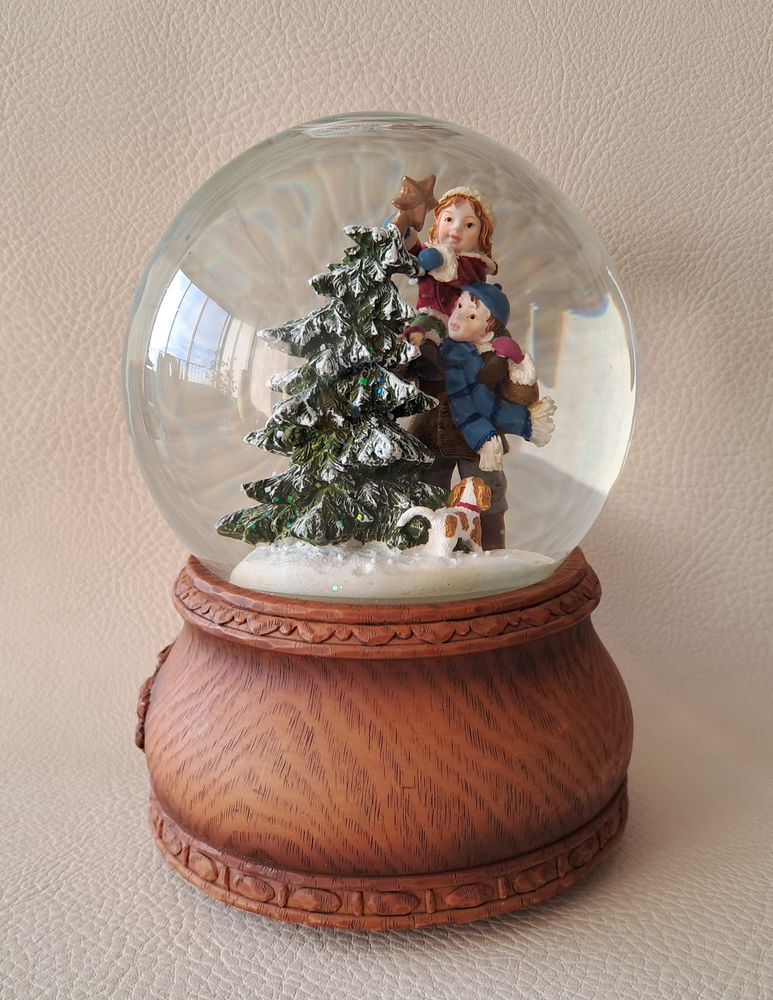 boule � neige avec d�cor de No�l 
5 Carnon Plage (34)