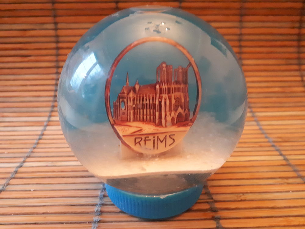 Boule de neige souvenir de Reims 5 Montigny-Lencoup (77)