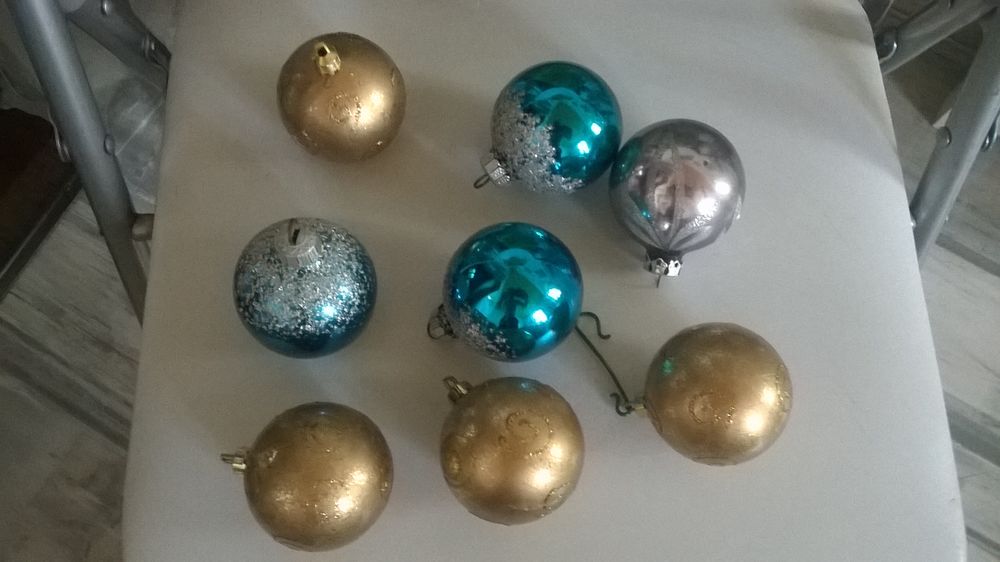 11 Boules de Noel 
Excellent etat
Diff�rentes tailles et c 4 Talange (57)