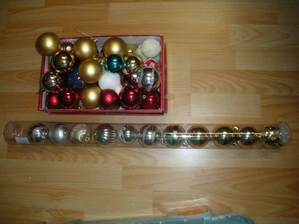 boules de sapin noel 0 Savign�-sur-Lathan (37)